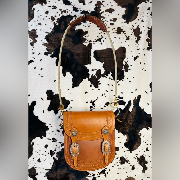 “Rope me up” is the name of this purse - Picture 4 of 4